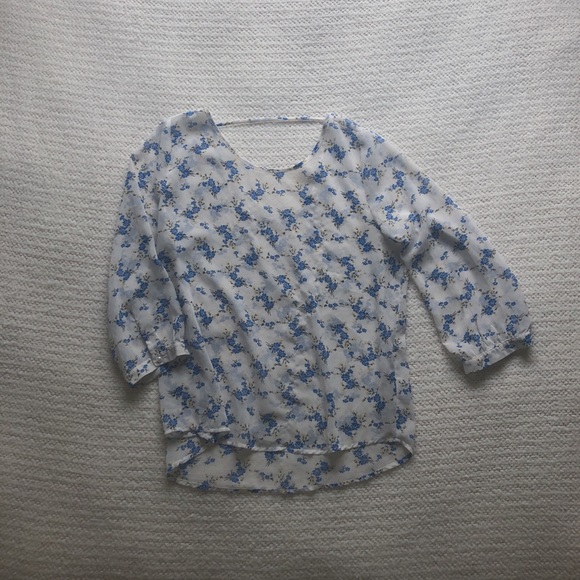 Floral 3/4 sleeve low back blouse - Picture 1 of 8